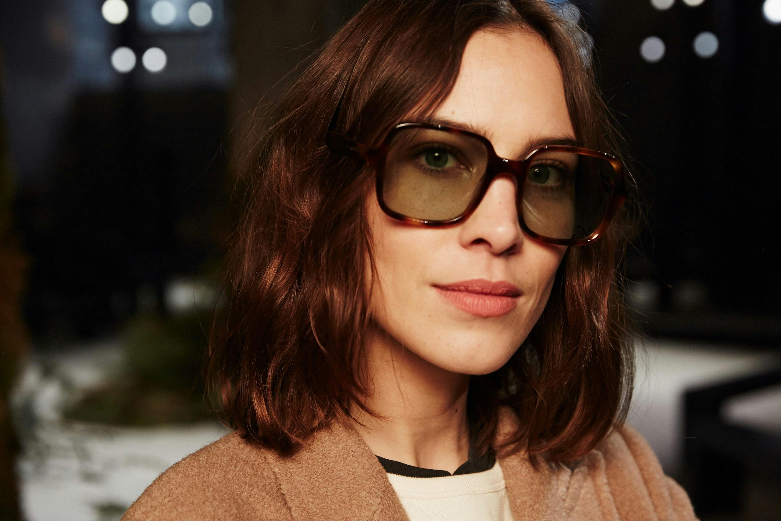 Sunglass hut hot sale alexa chung